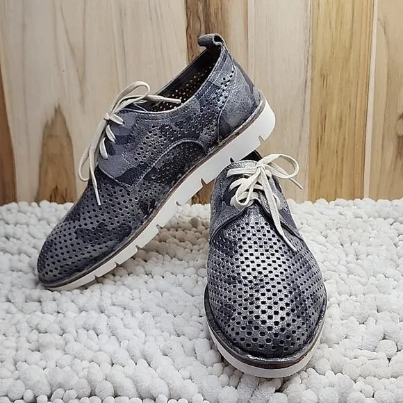 ☆TRASK☆LENA PERFERATED CAMO LACE-UP POINTED SNEAKERS GREY/SILVER LADIES 8.0 🔥