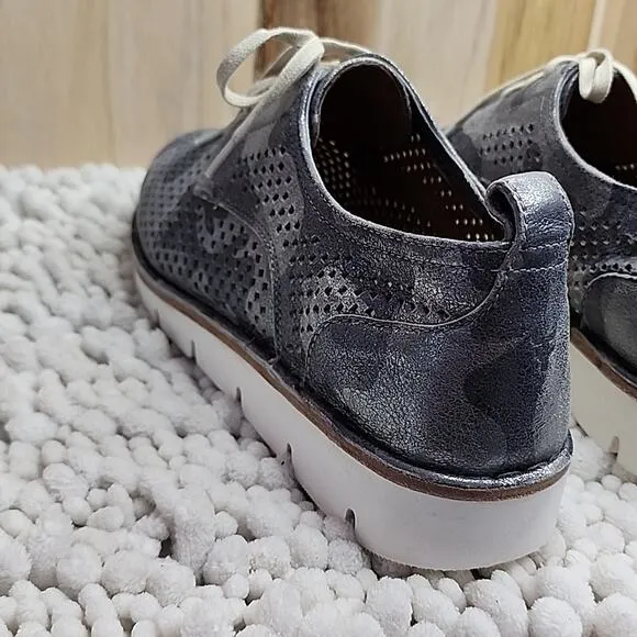 ☆TRASK☆LENA PERFERATED CAMO LACE-UP POINTED SNEAKERS GREY/SILVER LADIES 8.0 🔥
