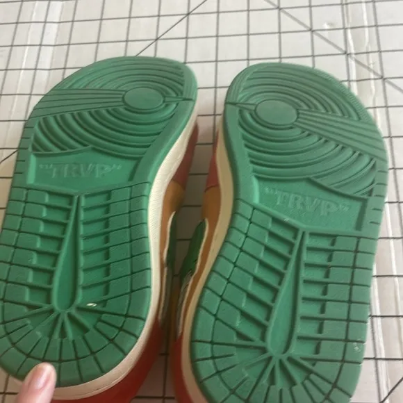 TRVP dunks men’s size 6, great condition, colorful and unique shoe
