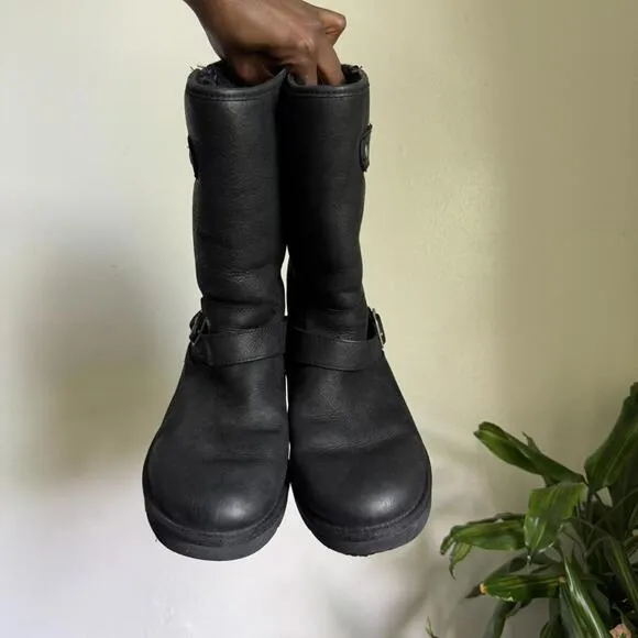 UGG Australia women Black side buckle winter boots with Sheepskin lining size 9
