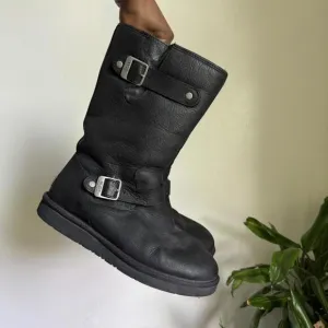 UGG Australia women Black side buckle winter boots with Sheepskin lining size 9