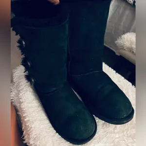 Ugg Australian Bailey Button Triplet II S/N 1962 Winter Boots Black Size 4.