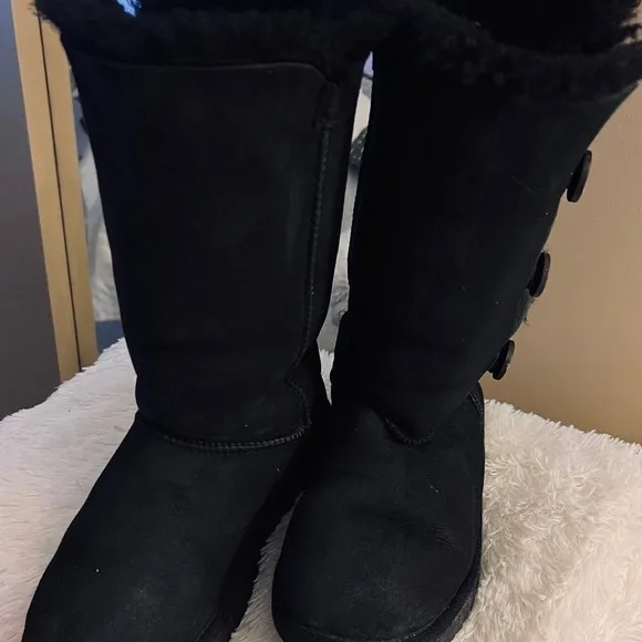 Ugg Australian Bailey Button Triplet II S/N 1962 Winter Boots Black Size 4.