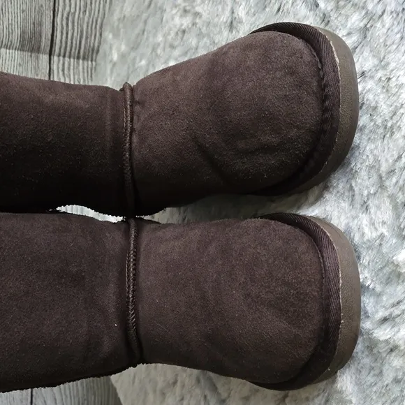 UGG Brown Short Winter Boots, Women's Size 8, Great Condition