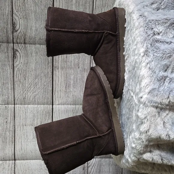 UGG Brown Short Winter Boots, Women's Size 8, Great Condition