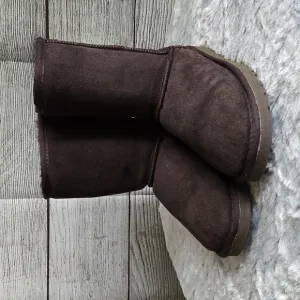 UGG Brown Short Winter Boots, Women's Size 8, Great Condition