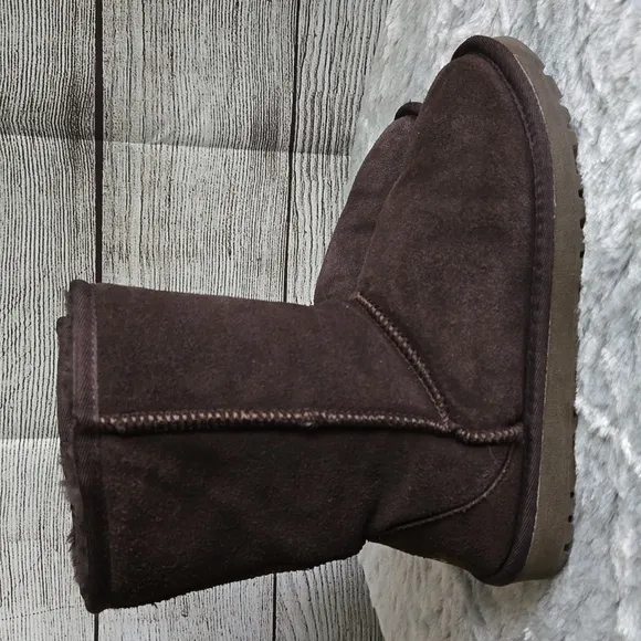 UGG Brown Short Winter Boots, Women's Size 8, Great Condition