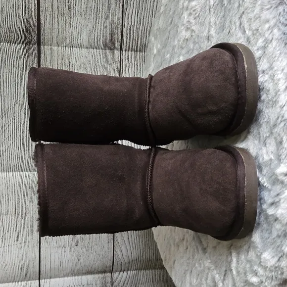 UGG Brown Short Winter Boots, Women's Size 8, Great Condition