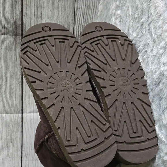 UGG Brown Short Winter Boots, Women's Size 8, Great Condition