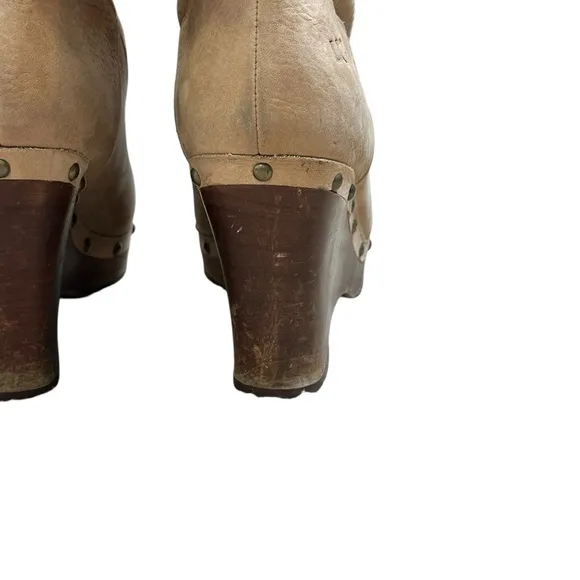 Ugg Carnegie Tan Suede Wedge Boots | Size 10