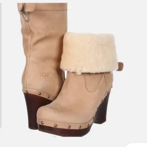 Ugg Carnegie Tan Suede Wedge Boots | Size 10