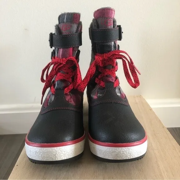 Ugg Decatur Red &amp; Black Plaid Lace Up Rubber Duck Winter Boots 6