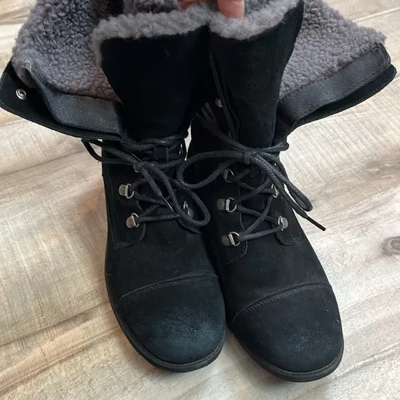 UGG Gradin black suede lace up winter combat boots size 9