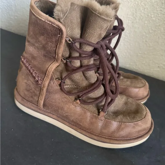 UGG LODGE CHOCOLATE SUEDE SHEEPSKIN LACE UP WINTER BOOTS size 7