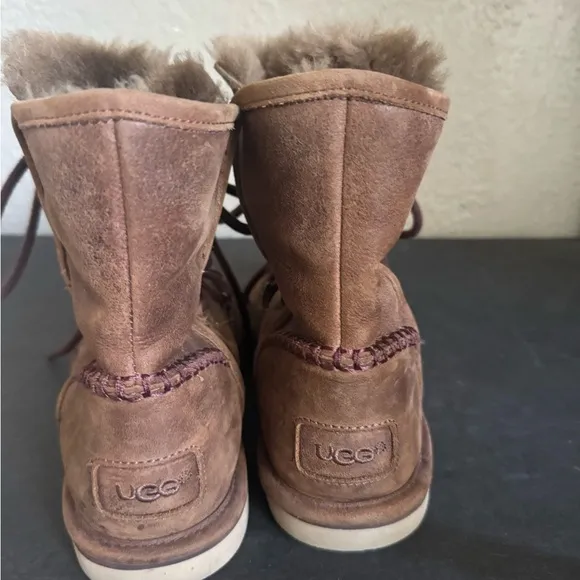 UGG LODGE CHOCOLATE SUEDE SHEEPSKIN LACE UP WINTER BOOTS size 7