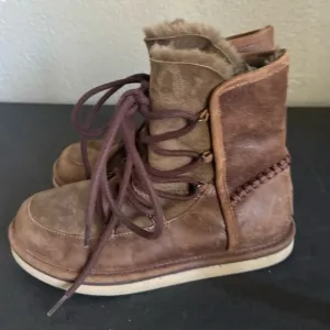 UGG LODGE CHOCOLATE SUEDE SHEEPSKIN LACE UP WINTER BOOTS size 7