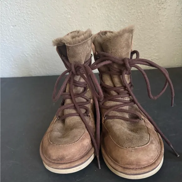 UGG LODGE CHOCOLATE SUEDE SHEEPSKIN LACE UP WINTER BOOTS size 7