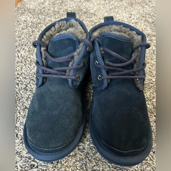 UGG Neumel Navy Blue suede with Sherpa lining like new boots size men’s 7