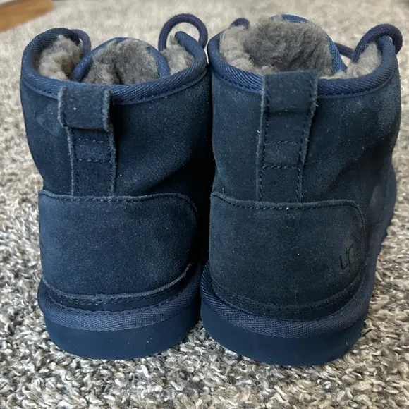 UGG Neumel Navy Blue suede with Sherpa lining like new boots size men’s 7