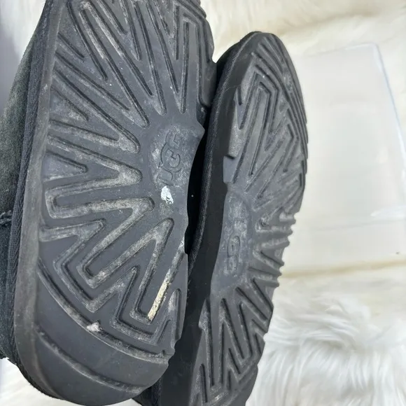 UGG WINTER BOOTS SIZE 4 KIDS