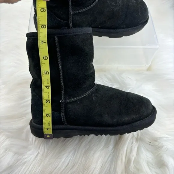 UGG WINTER BOOTS SIZE 4 KIDS