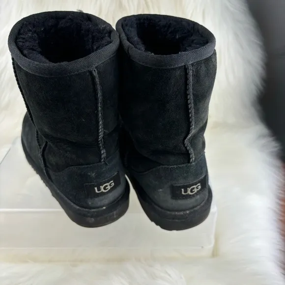 UGG WINTER BOOTS SIZE 4 KIDS