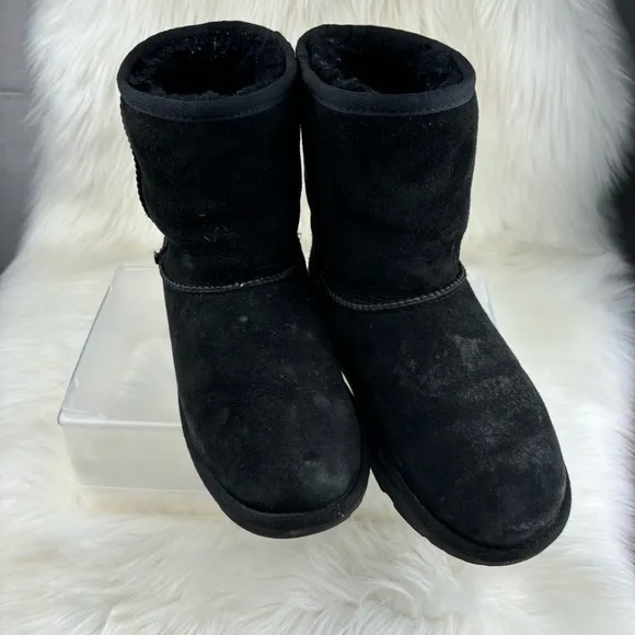 UGG WINTER BOOTS SIZE 4 KIDS