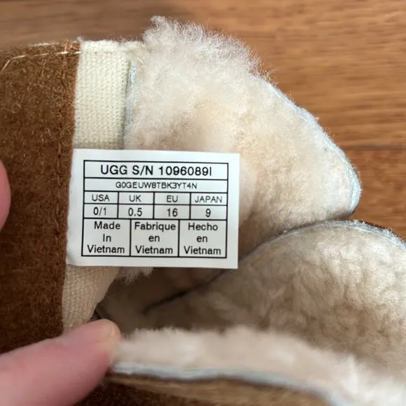 UGGS Keelan Suede Shearling Unisex Baby Booties Shoes Chestnut 0/1 NEW