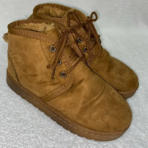 Uggs neumel chestnut chukka plush lined boots size 3
