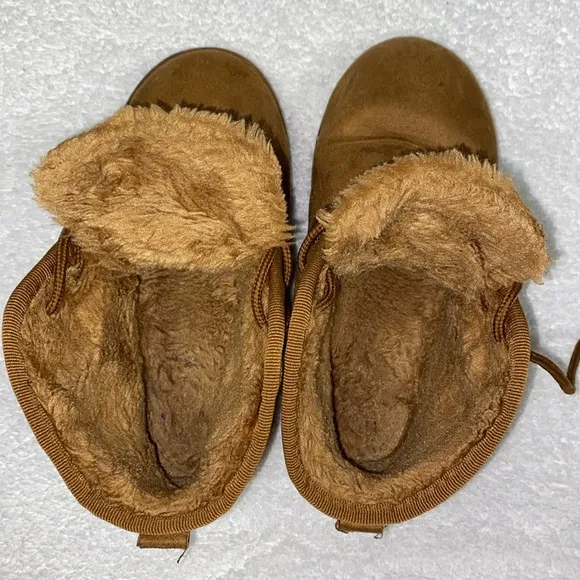 Uggs neumel chestnut chukka plush lined boots size 3