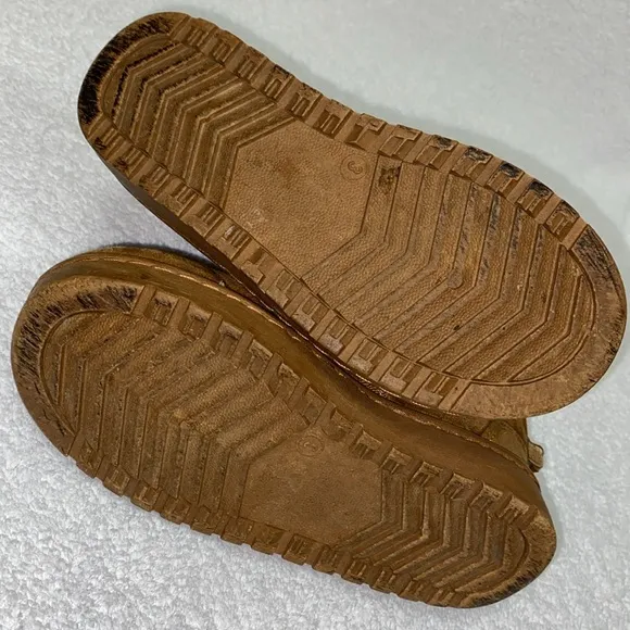 Uggs neumel chestnut chukka plush lined boots size 3