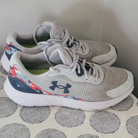 Under Armour Boys Surge 3 Print Running Shoes Size 7
