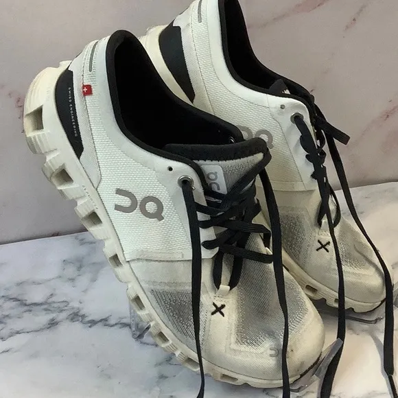 Used OnCloud Swiss Engineering Men's Athletic Shoes Size 8.5W