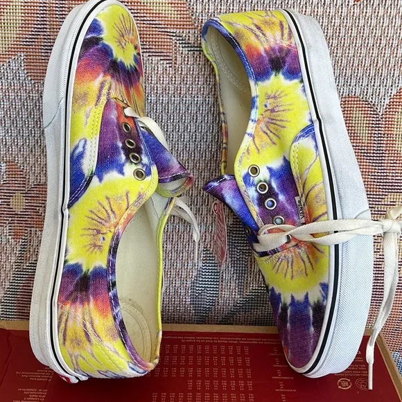 Vans Men’s Authentic(Washed) Tie Dye/True White VN0A2Z5119XSneakers
