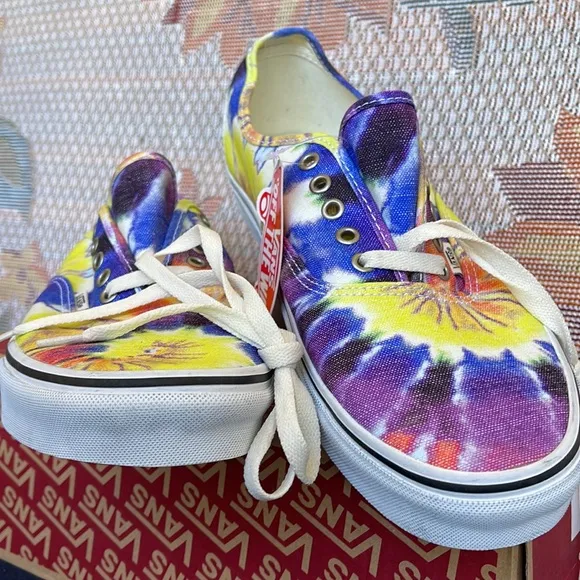 Vans Men’s Authentic(Washed) Tie Dye/True White VN0A2Z5119XSneakers