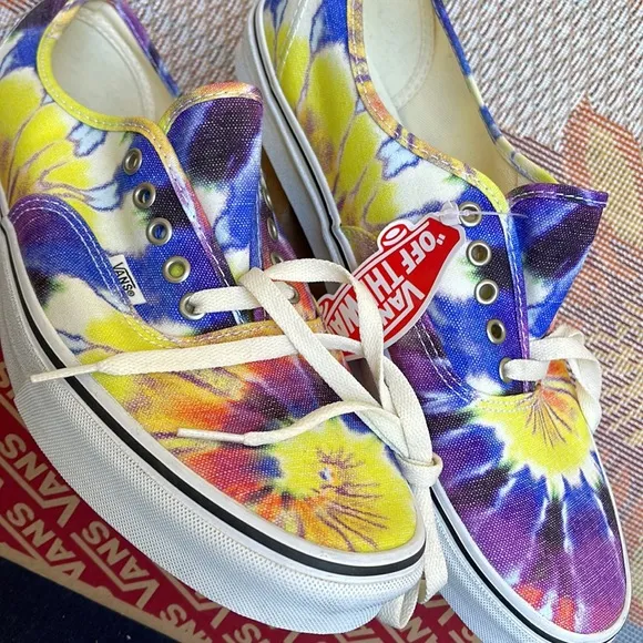 Vans Men’s Authentic(Washed) Tie Dye/True White VN0A2Z5119XSneakers
