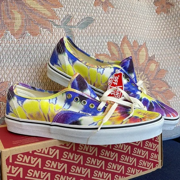 Vans Men’s Authentic(Washed) Tie Dye/True White VN0A2Z5119XSneakers