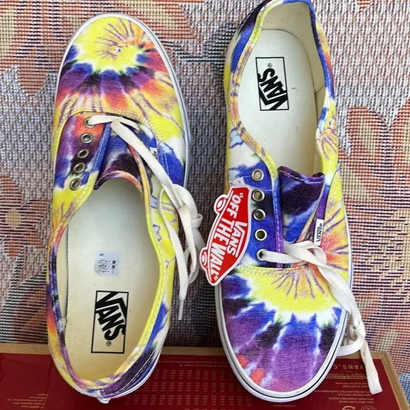 Vans Men’s Authentic(Washed) Tie Dye/True White VN0A2Z5119XSneakers