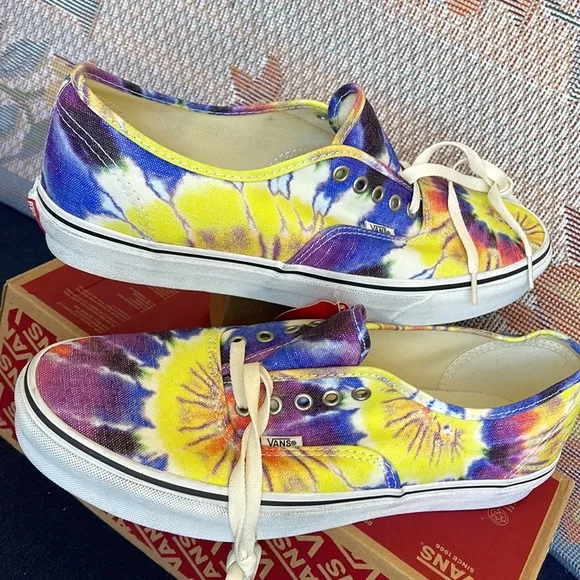 Vans Men’s Authentic(Washed) Tie Dye/True White VN0A2Z5119XSneakers