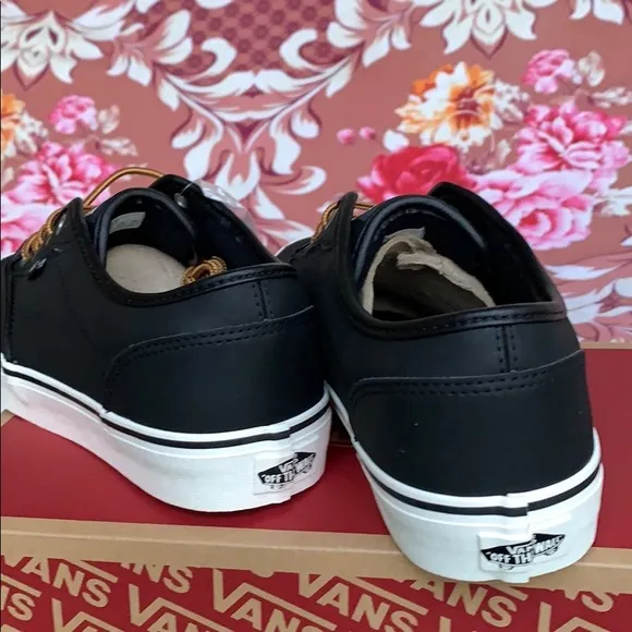 VANS WMNS ATWOOD LEATHER BLACK/MARSHMALLOW(Leather)Bick/MrshmllowVN0A327L68X