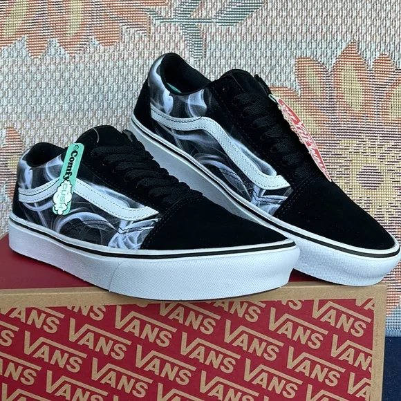 Vans WMNS Comfycush Old Skool After Dark Black/WhiteVN0A5DYCBZWsneakers