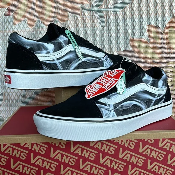 Vans WMNS Comfycush Old Skool After Dark Black/WhiteVN0A5DYCBZWsneakers