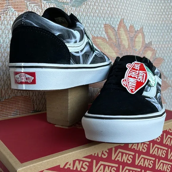 Vans WMNS Comfycush Old Skool After Dark Black/WhiteVN0A5DYCBZWsneakers