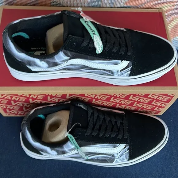 Vans WMNS Comfycush Old Skool After Dark Black/WhiteVN0A5DYCBZWsneakers