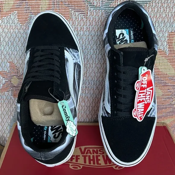 Vans WMNS Comfycush Old Skool After Dark Black/WhiteVN0A5DYCBZWsneakers