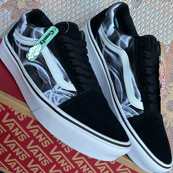 Vans WMNS Comfycush Old Skool After Dark Black/WhiteVN0A5DYCBZWsneakers