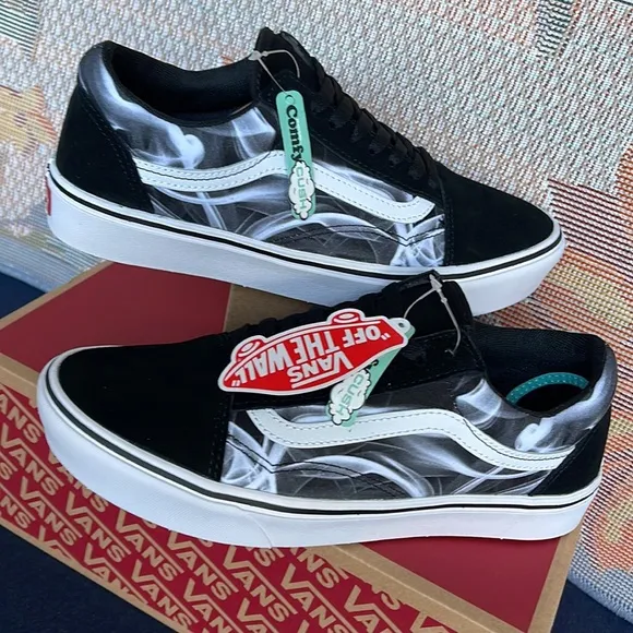 Vans WMNS Comfycush Old Skool After Dark Black/WhiteVN0A5DYCBZWsneakers