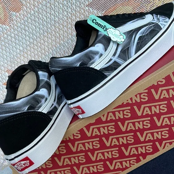 Vans WMNS Comfycush Old Skool After Dark Black/WhiteVN0A5DYCBZWsneakers