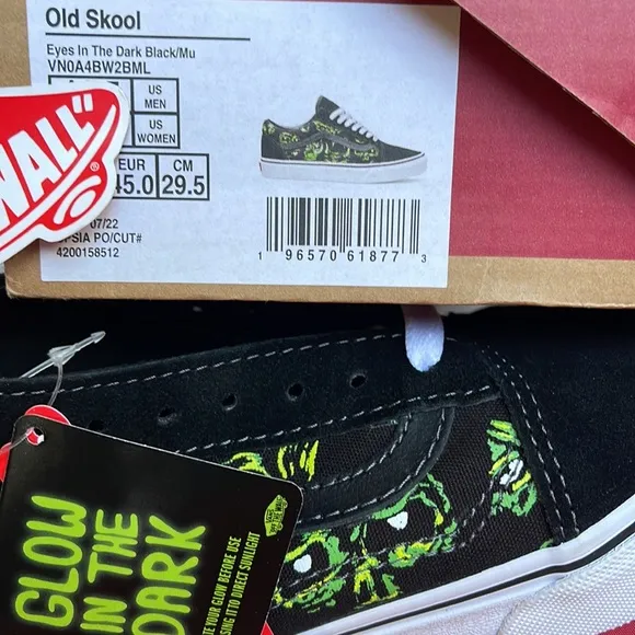 Vans WMNS Old SkoolEyes in The Dark Black/Multi VN0A4BW2BMLSneakers