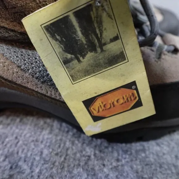 Vasque Womens Hiking Boots 8.5 Beige Vibram Sole GoreTex NEW